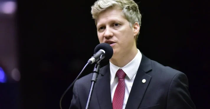 Marcel Van Hattem fala sobre tentativas de silenciar o Congresso e a imunidade parlamentar