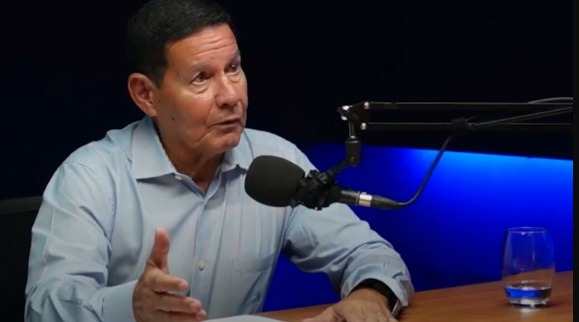 Mourão critica alegações de golpe como 'sem pé nem cabeça' e defende Bolsonaro