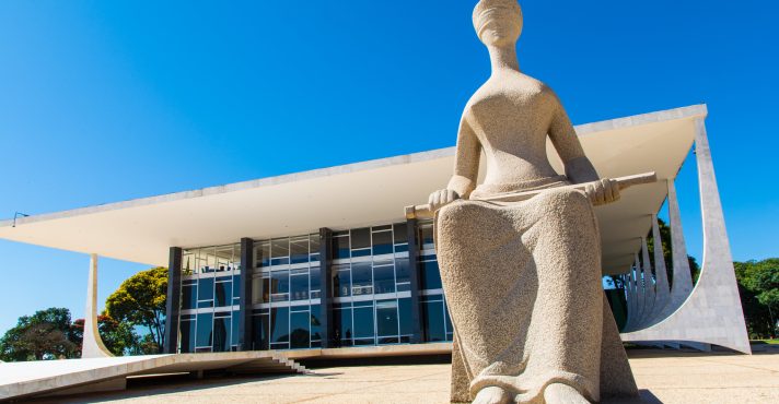 Por que defender aqueles que são estigmatizados na política é crucial para a justiça no Brasil?