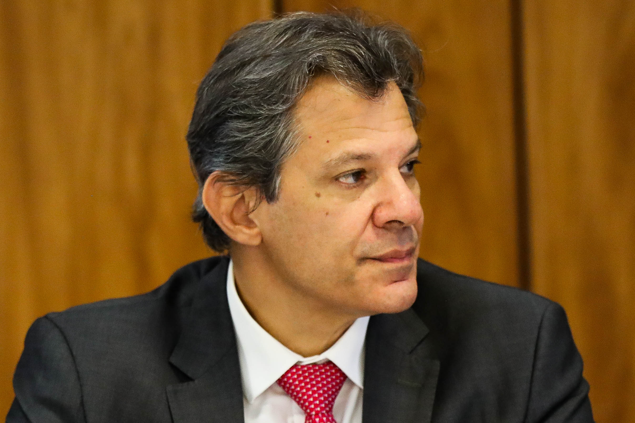 Haddad anuncia bloqueio de R$ 5 bilhões e medidas de corte de gastos para o próximo mês