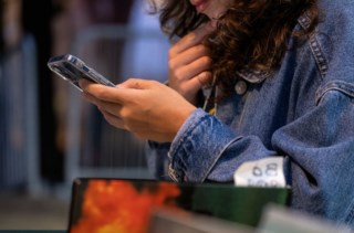 Impacto da Adição à Internet: Jovens de Lisboa em Risco Aumentado