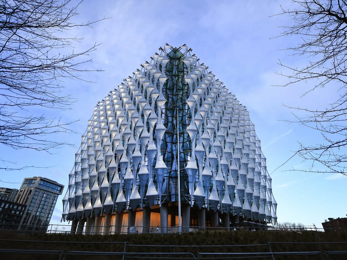 Suspeita de Pacote Força Isolamento da Embaixada dos EUA em Londres pela Polícia