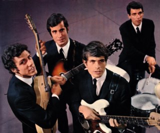 Carlos Mendes: 60 Anos de Música Celebrados com Livro e Disco Triplo