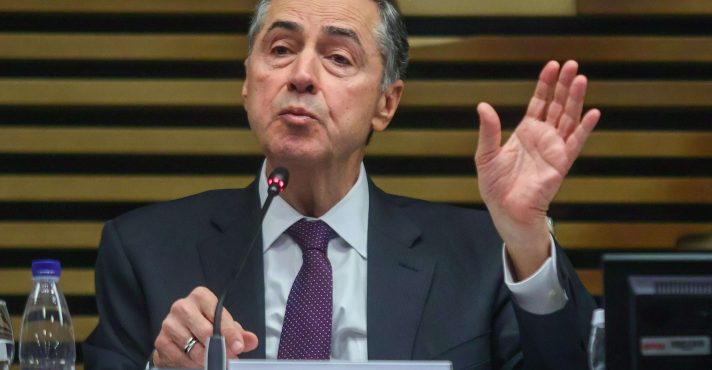 Barroso justifica análise do STF sobre regulação das redes sociais diante da inação do Legislativo