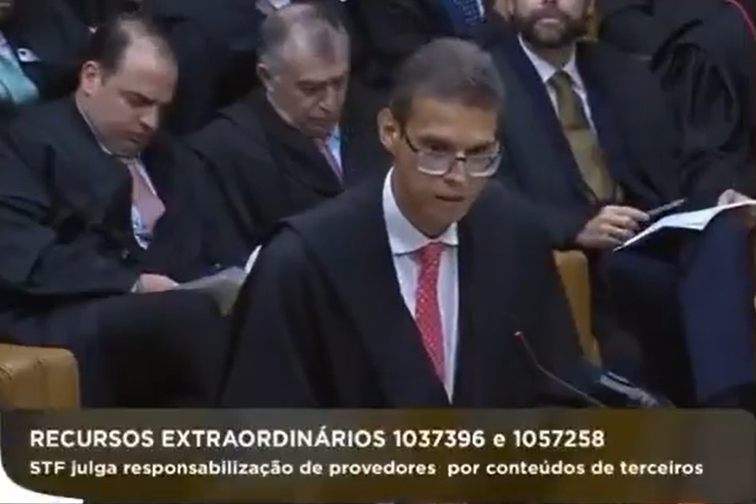 Barroso justifica análise do STF sobre regulação das redes sociais diante da inação do Legislativo