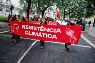 Bordalo II e Climáximo se reúnem em protesto contra inação climática em Lisboa
