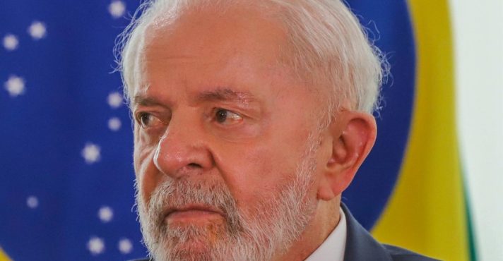 Lula apresenta hemorragia e é internado, após dias de indisposição e dor de cabeça