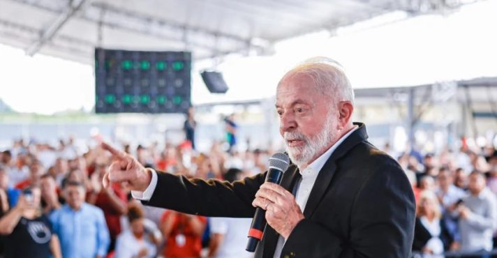 Lula critica diretora do FMI e afirma que ela devia saber de tudo, menos de economia
