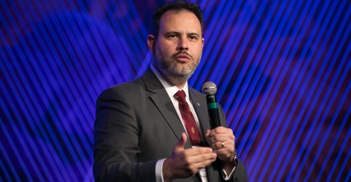 Ricardo Gomes defende liberdade de expressão e critica indiciamento de Van Hattem