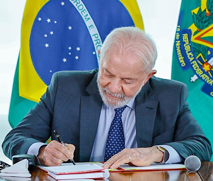 Estadão critica Lula por críticas à falta de banheiros no Brasil e soluções superficiais