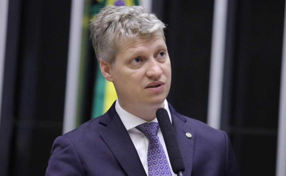 Ricardo Gomes defende liberdade de expressão e critica indiciamento de Van Hattem