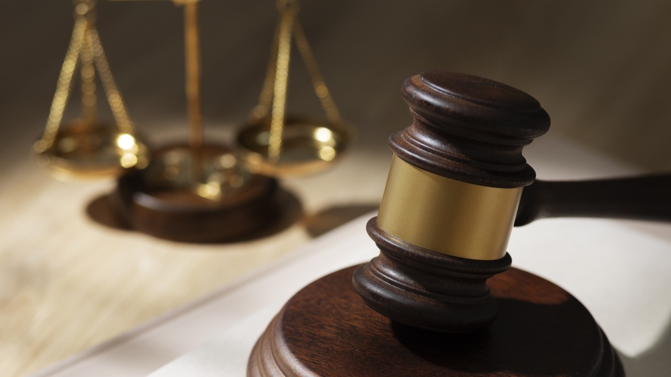 Tribunais que fiscalizam dinheiro público pagam supersalários exorbitantes