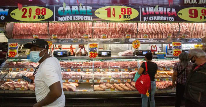 Aumento nos preços de carne e ovos em outubro: um retrato da inflação alimentar