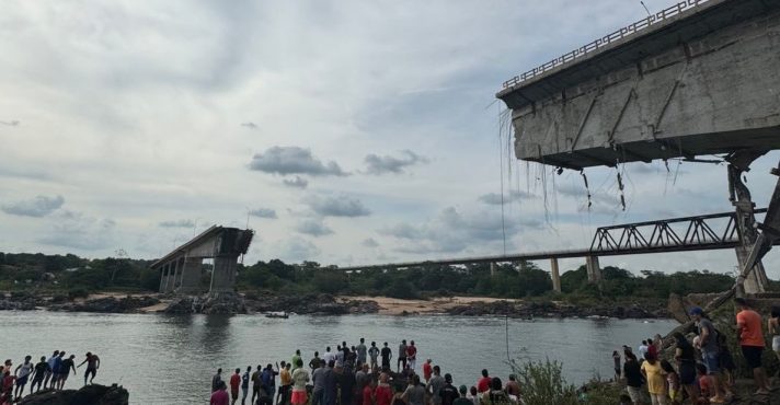 Desabamento da Ponte JK causa queda de carretas com ácido sulfúrico no Rio Tocantins