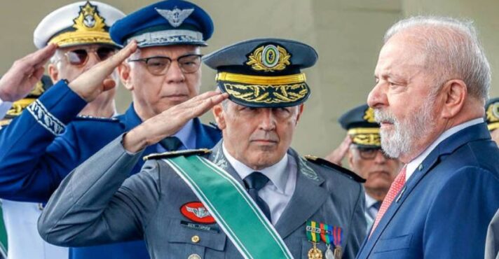 Lula se reúne com militares e discute cortes no orçamento da defesa
