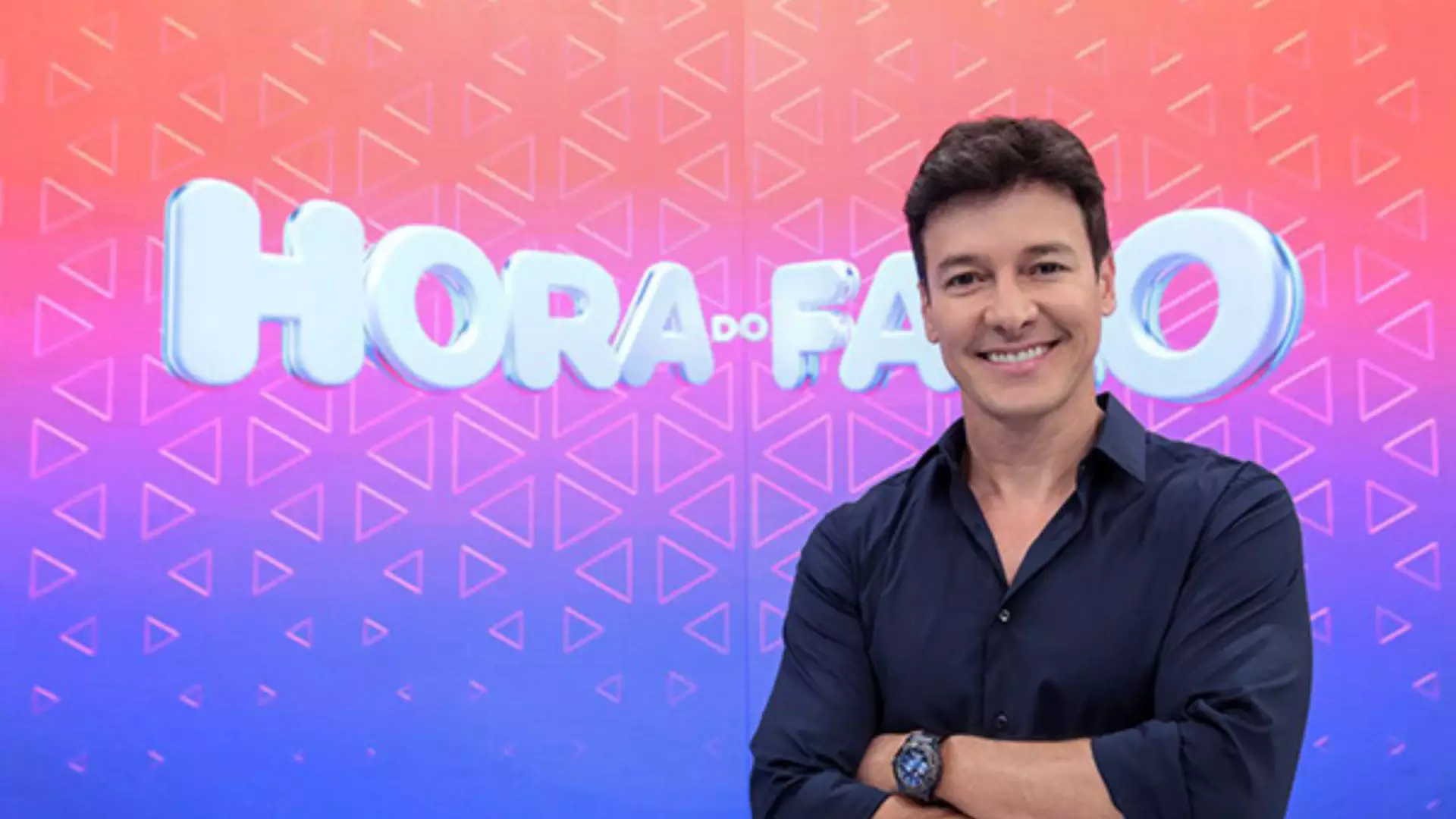 Rodrigo Faro chora em última gravação na Record após 17 anos de dedicação