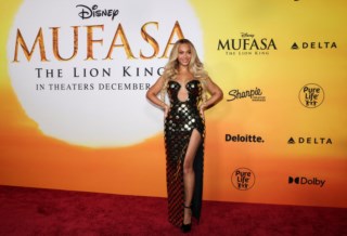 Jay-Z e Beyoncé desfilam na estreia de Mufasa enfrentando polêmica de acusações de violação