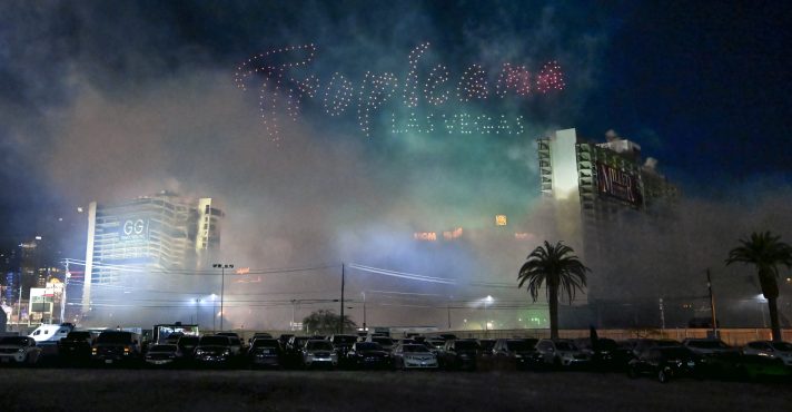 Demolição do icônico hotel Tropicana Las Vegas vira sensação nas redes sociais com implosão espetacular