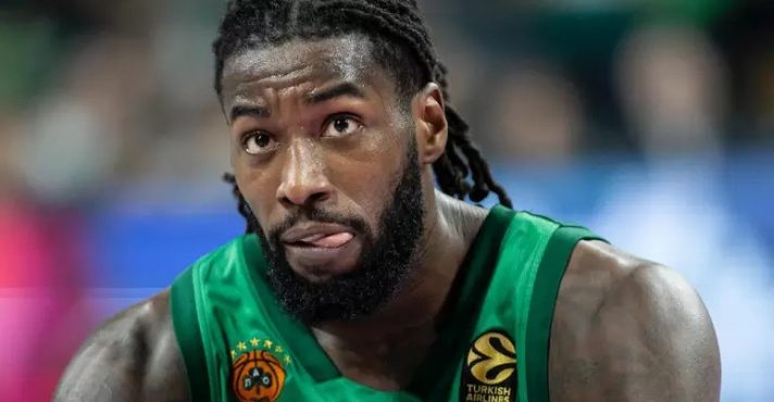 Gravíssima lesão de jogador de basquete leva nove torcedores ao desmaio em Atenas