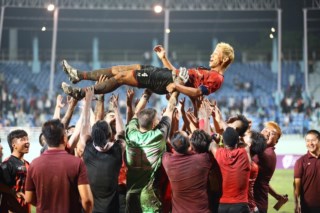 Keisuke Honda brilha no Butão com dois gols e questiona futuro no futebol local