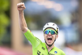 Tadej Pogacar conquista a Bicicleta de Ouro de 2024 após temporada extraordinária