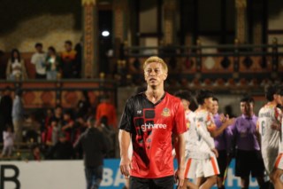 Keisuke Honda brilha no Butão com dois gols e questiona futuro no futebol local