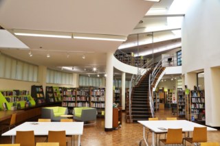 Biblioteca Municipal de Oeiras: Espaço de Silêncio e Promoção da Literatura