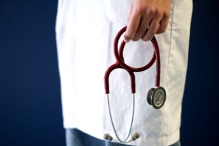 Mais de 300 internos do SNS desistem da formação especializada devido a condições de trabalho