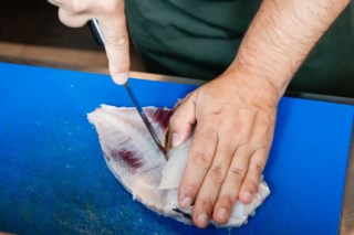 Descubra como o peixe-porco transforma uma caldeirada saborosa e sustentável