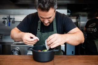 Descubra como o peixe-porco transforma uma caldeirada saborosa e sustentável