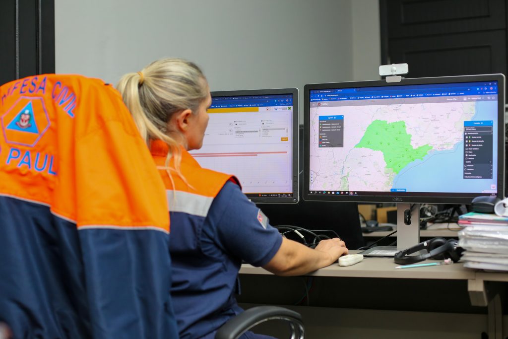 Defesa Civil de São Paulo emite alerta para chuvas intensas durante o Natal e recomenda precauções