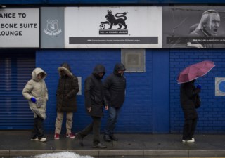 Tempestade Darragh provoca caos e morte no Reino Unido com milhões sem eletricidade