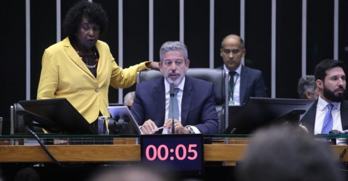 Câmara aprova com dificuldade urgência para projetos complementares ao corte de gastos do governo