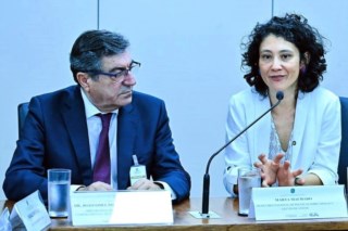 Brasil busca inspiração em Portugal para reformular política sobre drogas