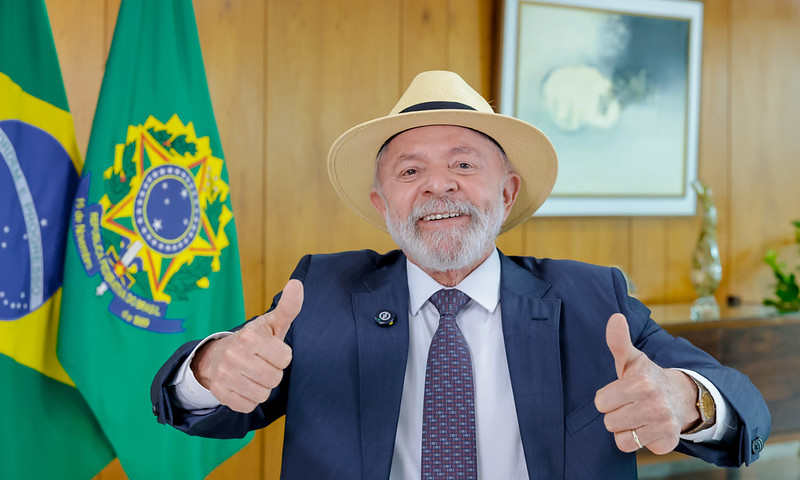 Lula formaliza campanha à reeleição e admite desconexão com os cidadãos
