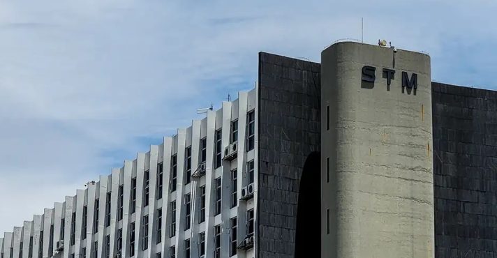 Ministros do STM têm salários superiores a R$ 300 mil em dezembro, gerando polêmica sobre altos valores