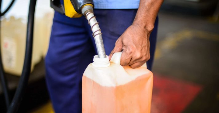 Aumento do ICMS faz combustíveis ficarem mais caros em fevereiro e gera preocupações econômicas