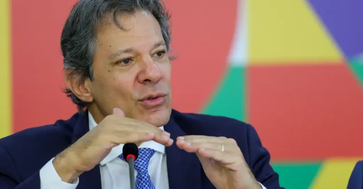 Desaceleração econômica: risco de recessão técnica em 2025 preocupa mercado