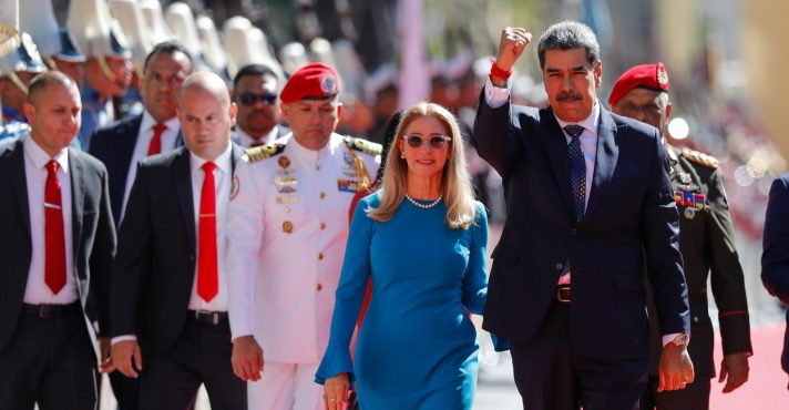 Editorial da Folha critica a posse de Maduro e a degradação da democracia na Venezuela