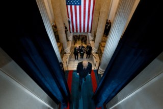 Trump Assina Decretos que Retiram EUA da OMS, do Acordo de Paris e Perdão a Atacantes do Capitólio