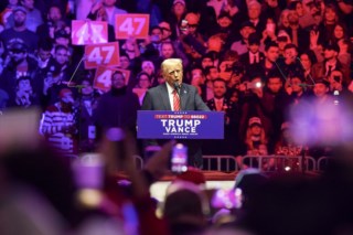 Trump promete resolver crises nos EUA logo após posse com ações imediatas