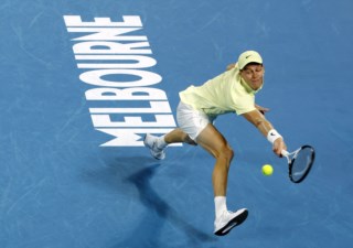 Jannik Sinner domina e conquista o Open da Austrália pela segunda vez consecutiva