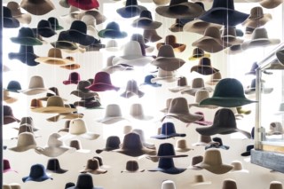 Museu da Chapelaria em São João da Madeira reabre com exposições de Dior e inclusão