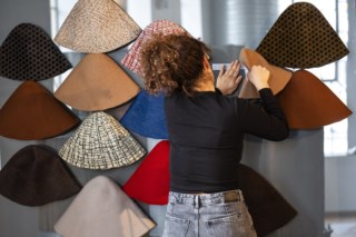 Museu da Chapelaria em São João da Madeira reabre com exposições de Dior e inclusão