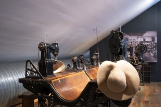 Museu da Chapelaria em São João da Madeira reabre com exposições de Dior e inclusão