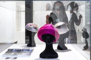 Museu da Chapelaria em São João da Madeira reabre com exposições de Dior e inclusão