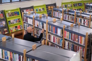 Reflexões sobre a Routine Matinal e a Importância da Leitura: Um Dia na Biblioteca