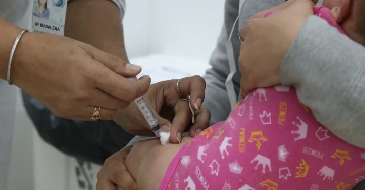 Aumento alarmante de casos de coqueluche no Brasil: dados e consequências