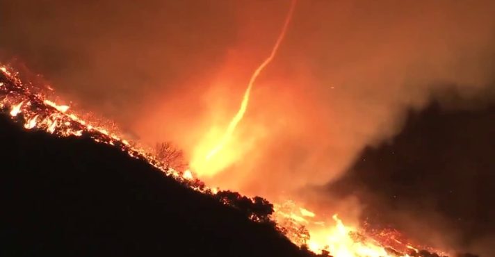 Tornado de fogo avistado em Los Angeles durante intensas queimadas na Califórnia