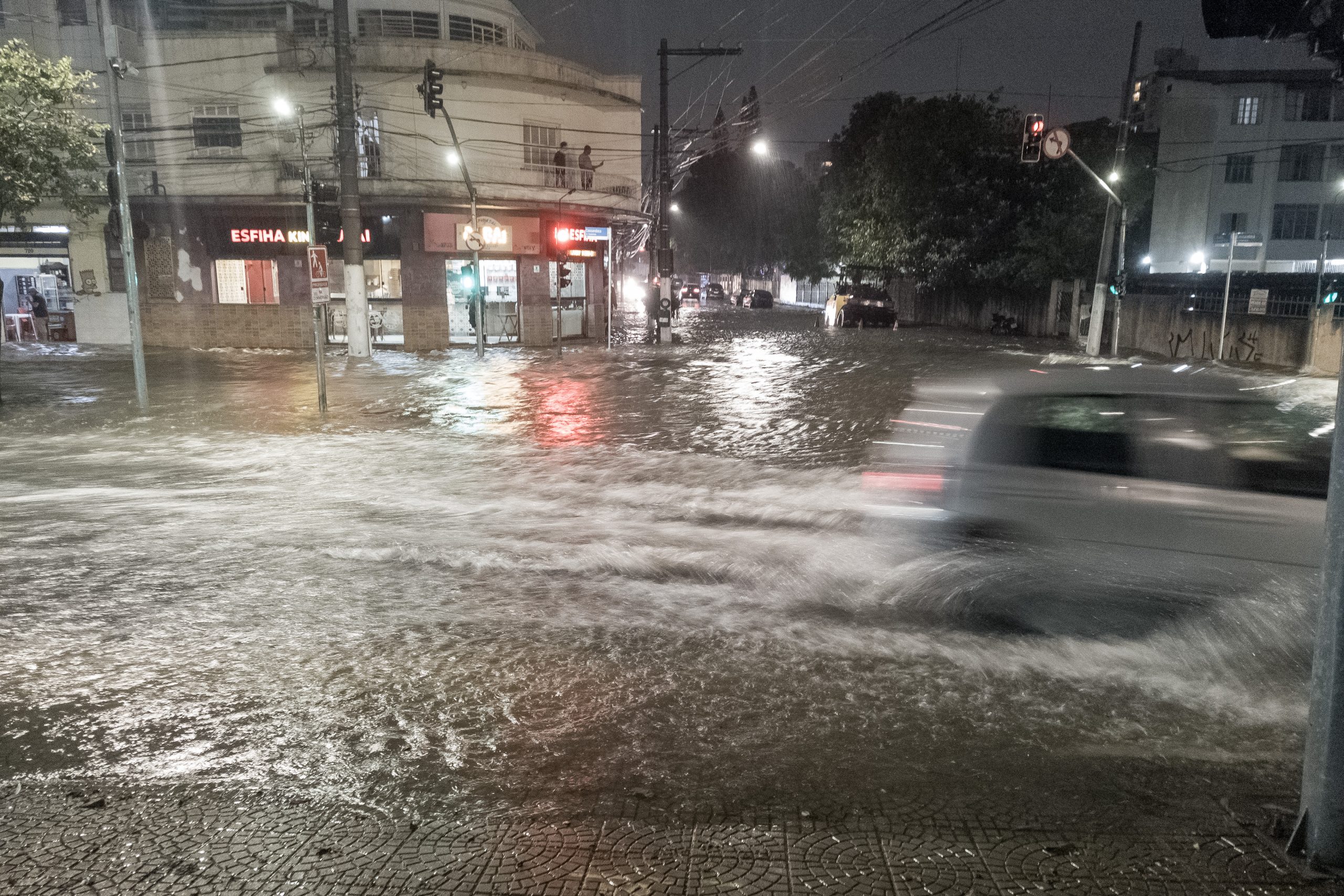 Chuvas intensas e tempestades previstas em grande parte do Brasil neste domingo